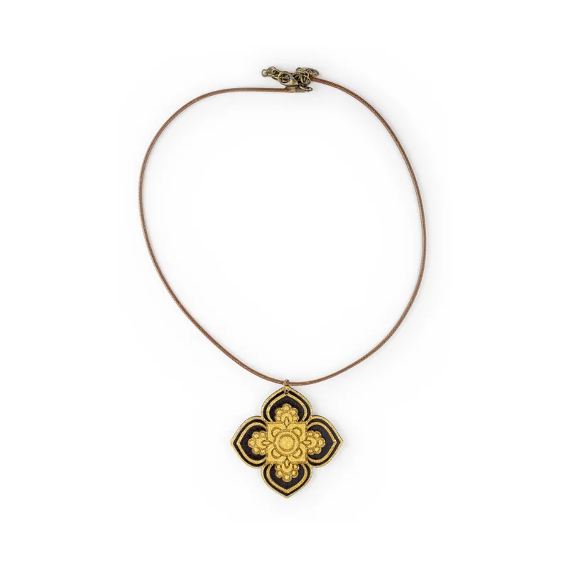 Ručne maľované drevené náušnice Ornamental Quatrefoil